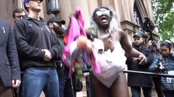 Obrzydliwy happening aborcjonistów przed nowojorską katedrą  - miniaturka