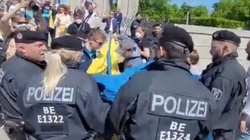 Berlińska policja zwija flagę Ukrainy. ,,Bild’’: Chwile wstydu - miniaturka