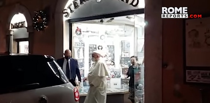 [Wideo] Franciszek odwiedził sklep muzyczny. Otrzymał w prezencie płytę z muzyką klasyczną - zdjęcie