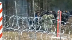 Prowokacja białoruskich służb na granicy. Zniszczyli własne godło a potem oskarżyli o to Polaków - miniaturka