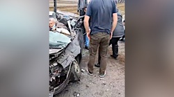 Dramatyczne nagrania z Kijowa. Rosyjski czołg zmiażdżył cywilny samochód  - miniaturka