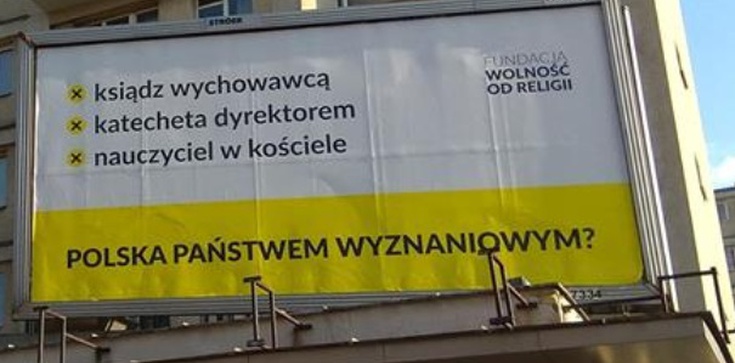 Fundacja straszy 'państwem wyznaniowym'. Kuriozalne billboardy! - zdjęcie