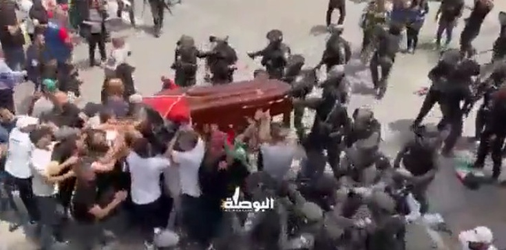 [WIDEO] Niezwykle brutalne zachowanie izraelskiej policji podczas pogrzebu zabitej dziennikarki - zdjęcie