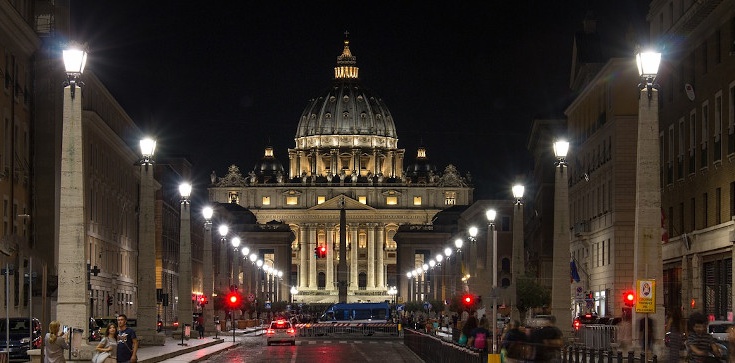 Watykan. Zaszczepieni trzema dawkami bliscy współpracownicy Franciszka zakażeni koronawirusem - zdjęcie
