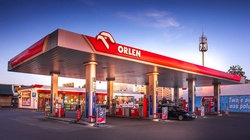 Deutsche Welle: Niemcy coraz chętniej korzystają z taniej benzyny w Polsce - miniaturka
