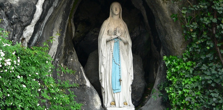 To dzieje się naprawdę! Matka Boża z Lourdes uzdrawia!  - zdjęcie