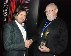 Arkadiusz Gołębiewski, dyrektor Festiwalu i Tadeusz Filipkowski, producent zwycięskiego filmu