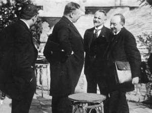 Podpisanie układu w Rapallo: kanclerz Rzeszy Joseph Wirth, Walther Rathenau oraz delegacja sowiecka: Leonid Krasin, Gieorgij Cziczerin oraz Adolf Joffe
